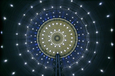 Das Foto zeigt die Innendecke des Gasometers.